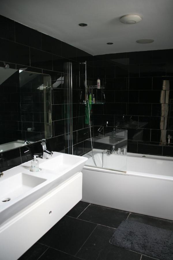 Studio For 3 With A Private Balcony In A Cubic House With Outside Pool Apartamento Londres Exterior foto